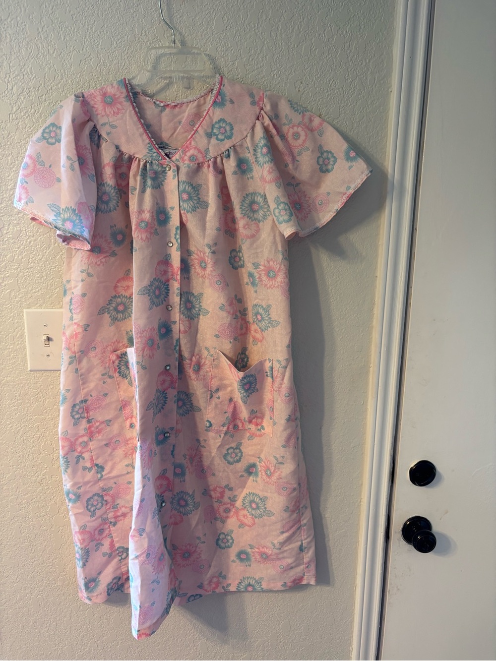 Breakfast club Pink Floral Nightgown -Robe Housecoat, snap buttons,mumu size M/L